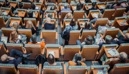 Navázali jsme spolupráci, která nás posouvá dál: VOX propojuje praxi a talenty z Filozofické fakulty UK. Rozhovor s ředitelkou VOX Zdeňkou Filipovou